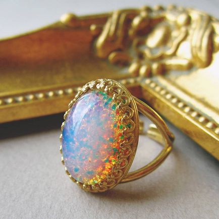 Opal, bijuterii din pietre naturale