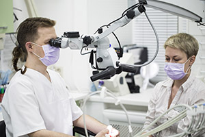 Операційний мікроскоп в стоматології