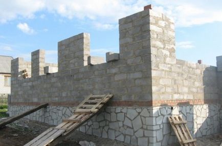 Principalele etape ale construirii unei case dintr-un bloc de ciment