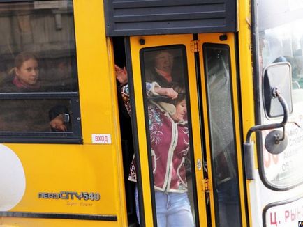 Хлопець вирішив пожартувати над пасажирами в автобусі! Прочитай, що він зробив!