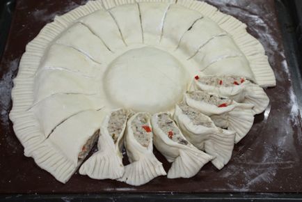 Пиріг з листкового тіста з куркою і сиром - як приготувати листковий пиріг з куркою, покроковий