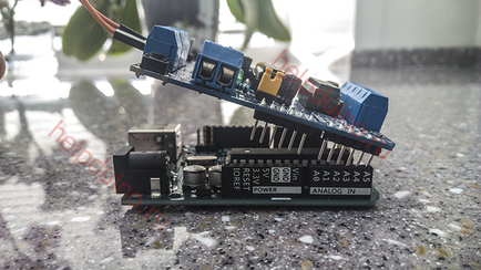 Conectați scutul motorului l293d la placa arduino