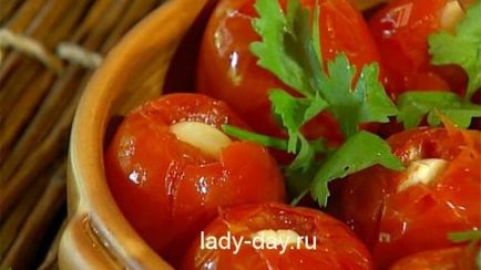 Tomate cu usturoi în interior pentru iarnă, rețete, rețete simple cu fotografie