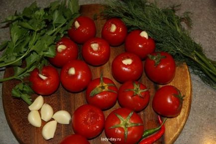 Tomate cu usturoi în interior pentru iarnă, rețete, rețete simple cu fotografie