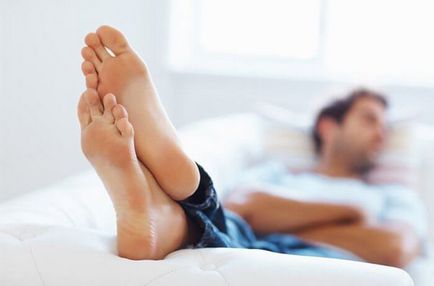 Підвищена пітливість ніг у чоловіків причини чому сильно пітніють