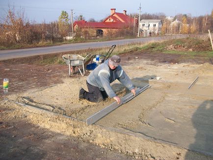 Montarea corectă a dalelor pe baza de beton cu propriile mâini