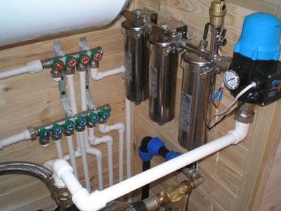 Repararea conductei de apă în țară, în apartament, repararea sistemului de alimentare cu apă în cabană, țară