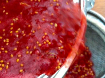 Рецепт морсу з червоної смородини незамінний в літню спеку