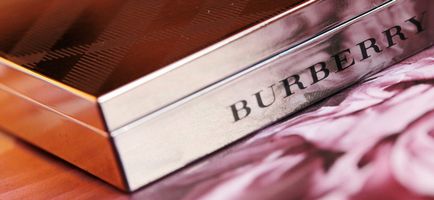 Blush Burberry derengéssel # 03 rózsa pirosító