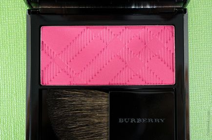 Рум'яна burberry light glow # 10 hydrangea pink