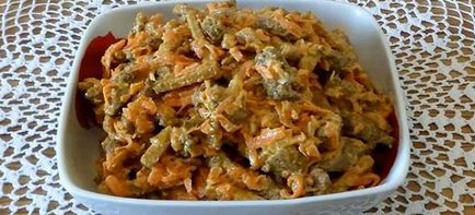 Салат з куркою копченою, з сухариками, сиром і чорносливом - рецепти салатів обжорка, ніжність і