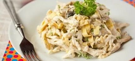 Salata de pui afumata cu pesmet, brinza si prune - retete pentru salata, sensibilitate si