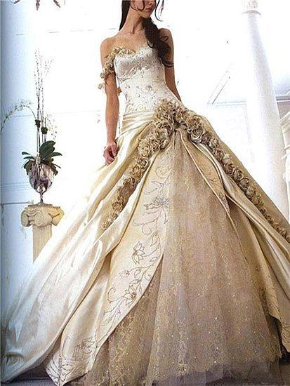 Найкрасивіші весільні сукні, разом поруч