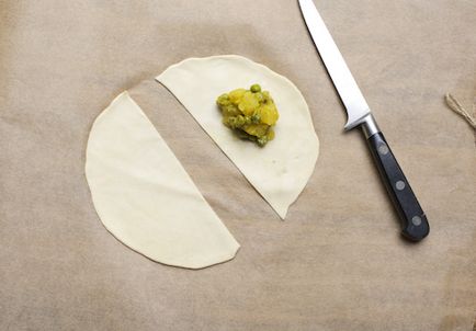 Samosa cu umplutură de mazăre și cartofi