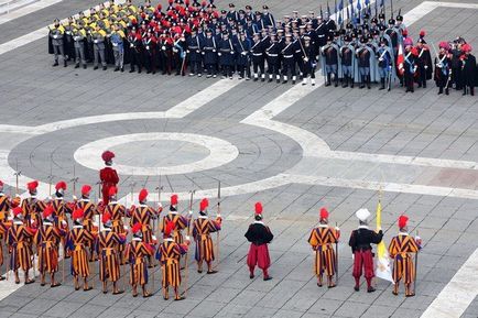 Швейцарські гвардійці Ватикану, si vis pacem, para bellum!