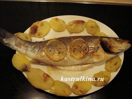 Сібас, запечений в духовці з картоплею, рецепт
