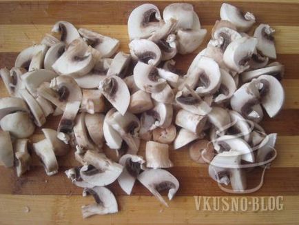 Свинина в горщиках з грибами і картоплею - рецепт з фото