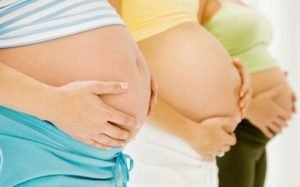 Тягне поперек на ранньому терміні вагітності - можливі причини, профілактика і лікування