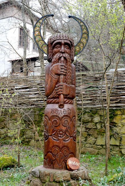 Велес- слов'янський покровитель худоби, стародавні боги і герої