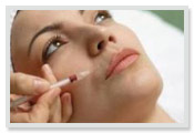 Cosmetică medicală, consultarea unui dermatocosmetolog în centrul de frumusețe și medical
