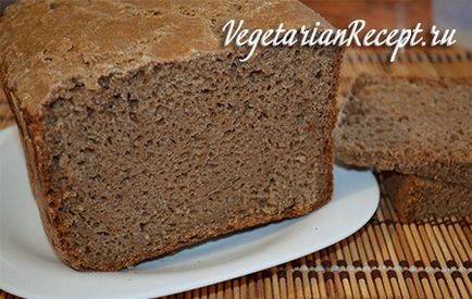 Pâine pe sourdough într-un producător de paine - rețetă cu o fotografie