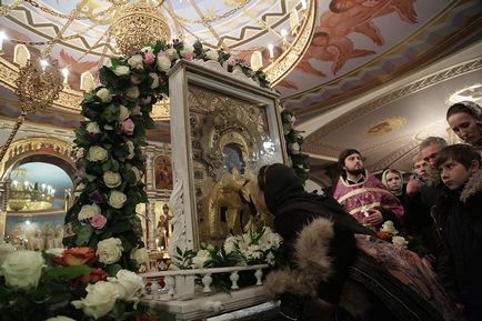 Храм святителя чудотворця Миколая на водах - чому так багато ікон пресвятої богородиці і як їй