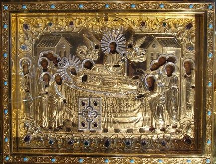 Храм святителя чудотворця Миколая на водах - чому так багато ікон пресвятої богородиці і як їй