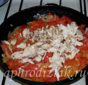 Яєчня з помідорами рецепт з фото