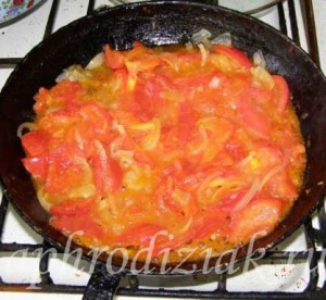 Яєчня з помідорами рецепт з фото