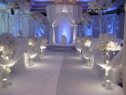 Замовити варіанти весільного оформлення банкетного залу і оформлення весільного столу від компанії