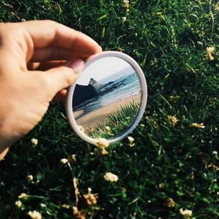 Reflecții de oglindă în lucrările reflectivistului