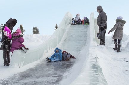 Amuzant de iarnă cum să umpleți corect dealul pentru patinaj