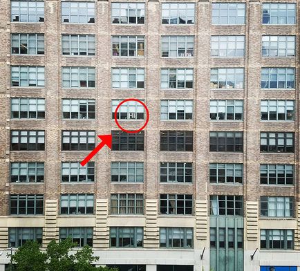 Значить, війна битва стікерів між двома офісними будівлями (12 фото)