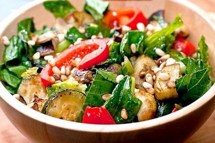 5 Рецептів салатів з куркою і кабачками