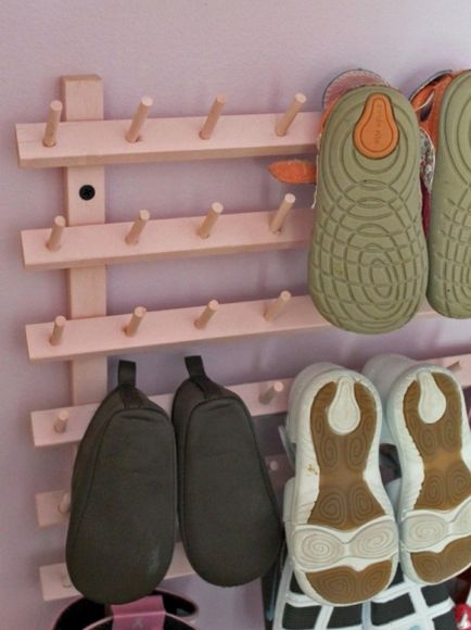 9 Корисних ідей зі зберігання дитячого взуття мамі на замітку