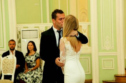 Alekszandr Anatoljevics Kerzsakov megosztott új fotókat az esküvő Milan Tulip, hello! Oroszország