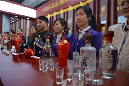 Alcoolul din China bea pentru corp și suflet