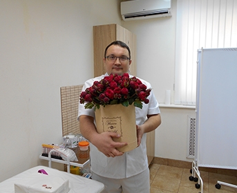 Un medic anonim Venereolog într-un centru medical din Moscova