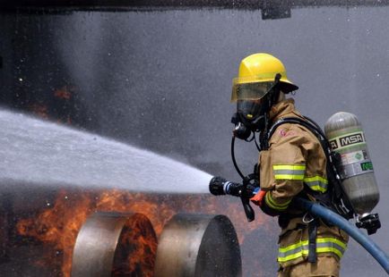 Haine pentru lupta împotriva incendiilor