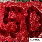 Bouquet évfordulóján kezükben, ajándékot a kezüket (az évforduló) Csokor évfordulóján kezükben, ajándékot a kezüket