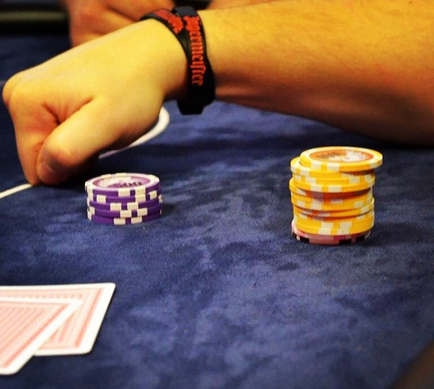 Ce înseamnă să verificați pokerul și cum să verificați la o masă de poker?