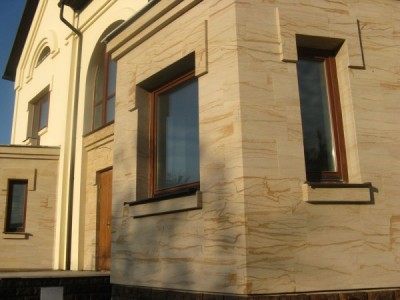 Articole ceramice flexibile pentru decorarea exterioară a fațadelor particulare ale casei