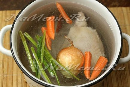 Грибний суп з куркою і картоплею, рецепт з фото