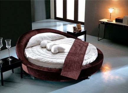 Dormitor interior cu pat rotund