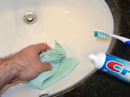 Використання зубної пасти не за призначенням