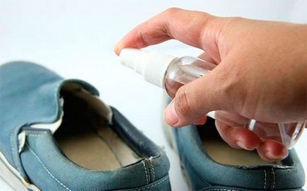Scoateți mirosul picioarelor în 1 minut! Deodorant pentru încălțăminte cu mâinile tale!