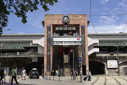 Hogyan juthat el Párizs és Lyon, busz, vonat, taxi, autó