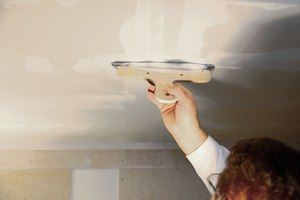 Cum și ce să fixați în mod corespunzător plafonul cu propriile mâini, tehnologie și materiale este un lucru ușor de făcut