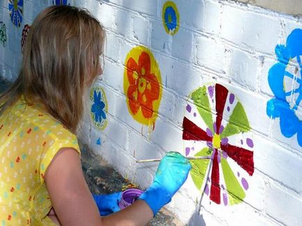 Як можна ефектно прикрасити фасад будинку, школи або дитячого садка