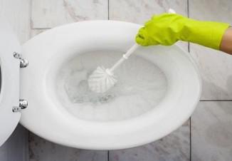 Cum să curățați toaleta de calcar curățată decât spălată